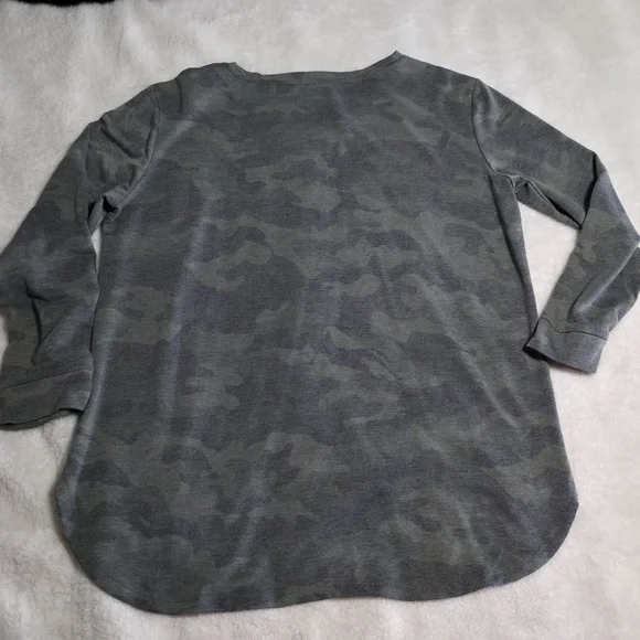 James & Delancy Gray Camouflage Long Sleeve Top - Picture 3 of 6